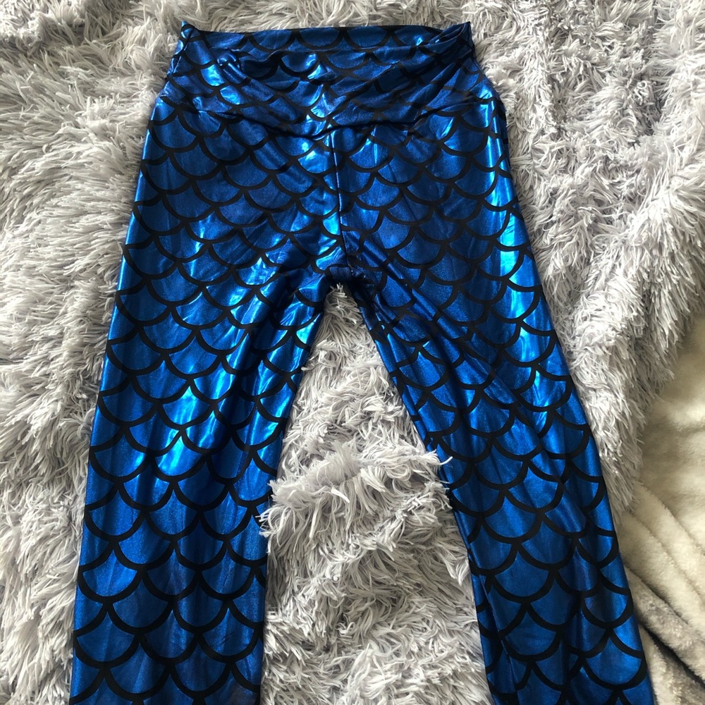 Shiny fish scale mermaid leggings